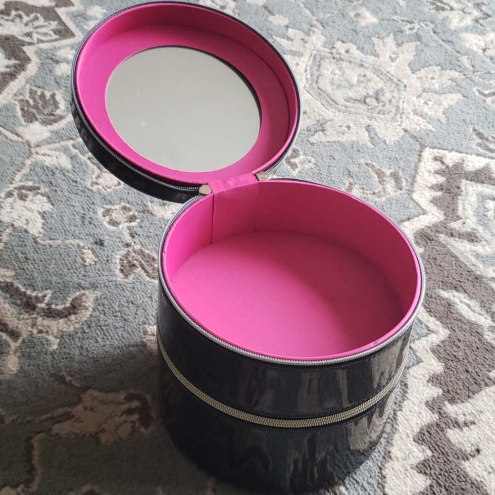 Cosmetic train case